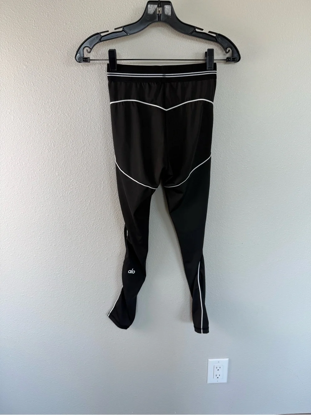 Alo Yoga Airbrush High-Waist 7/8 Heart Throb Legging Black and White Women’s XS